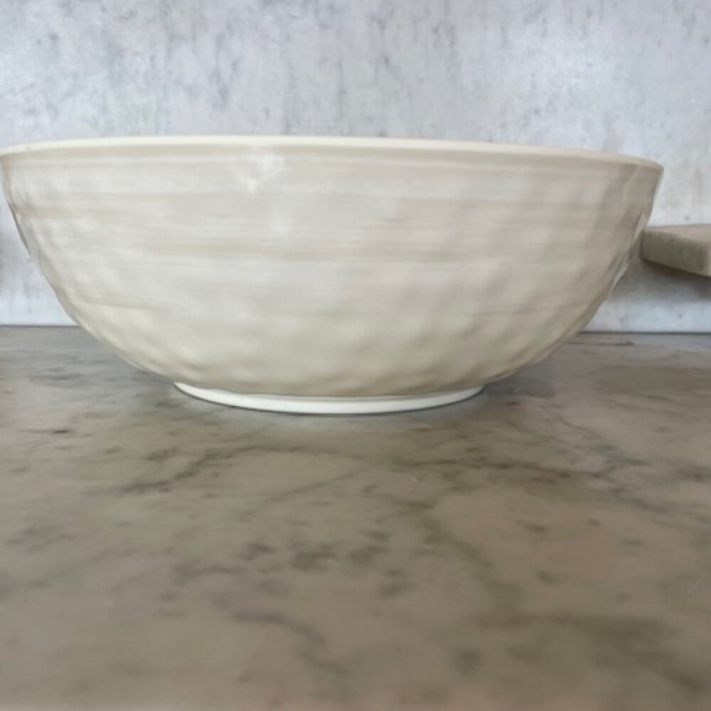TOMMY BAHAMA Cream Swirl Melamine Serving Bowl 11" - Picture 4 of 16